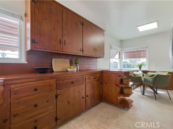 100 E Kenneth Road, Glendale CA 91207