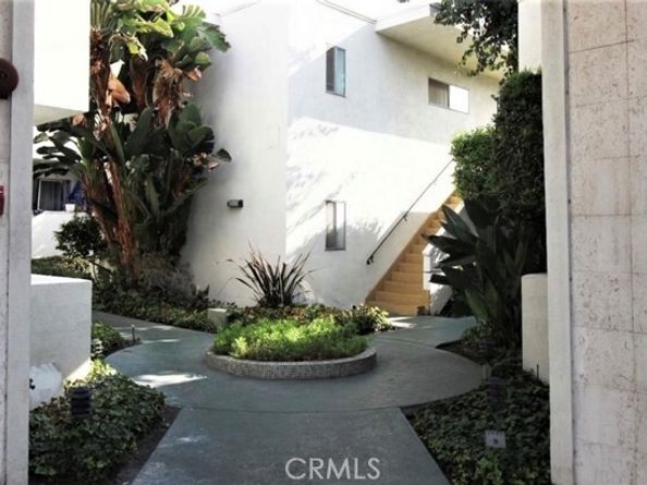 10749 New Haven Street 22, Sun Valley (los Angeles) CA 91352