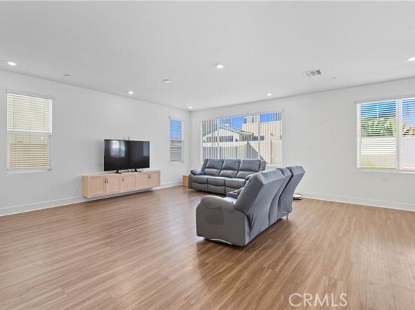 8712 Searcher, Chino CA 91708