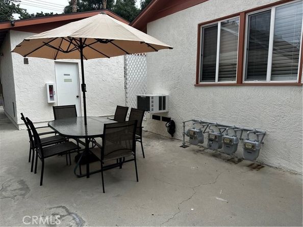 924 W Clark Avenue, Burbank CA 91506
