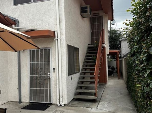 924 W Clark Avenue, Burbank CA 91506
