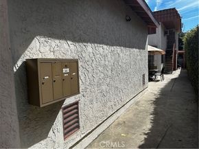 924 W Clark Avenue, Burbank CA 91506