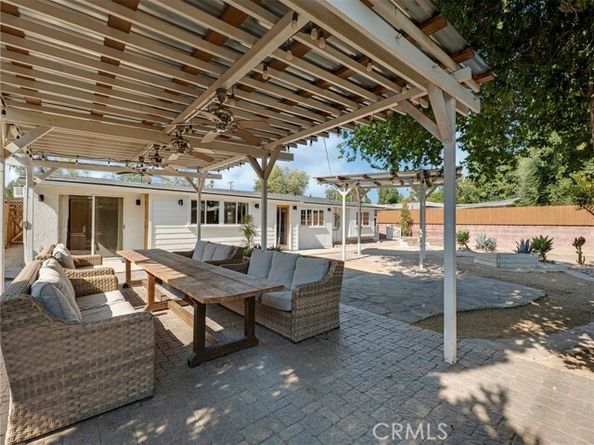 19426 Blythe Street, Reseda (los Angeles) CA 91335