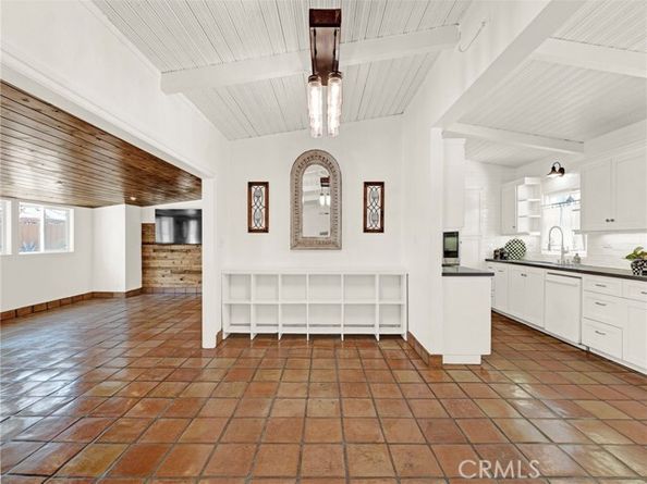 19426 Blythe Street, Reseda (los Angeles) CA 91335