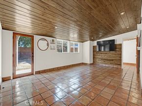 19426 Blythe Street, Reseda (los Angeles) CA 91335