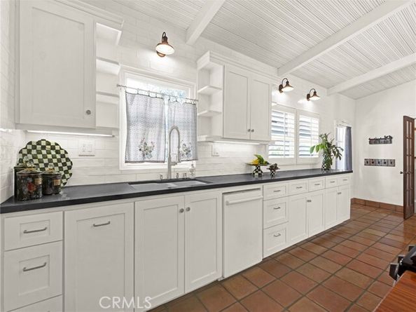 19426 Blythe Street, Reseda (los Angeles) CA 91335