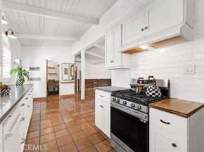 19426 Blythe Street, Reseda (los Angeles) CA 91335