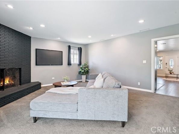 6451 Riverton Avenue, North Hollywood (los Angeles) CA 91606