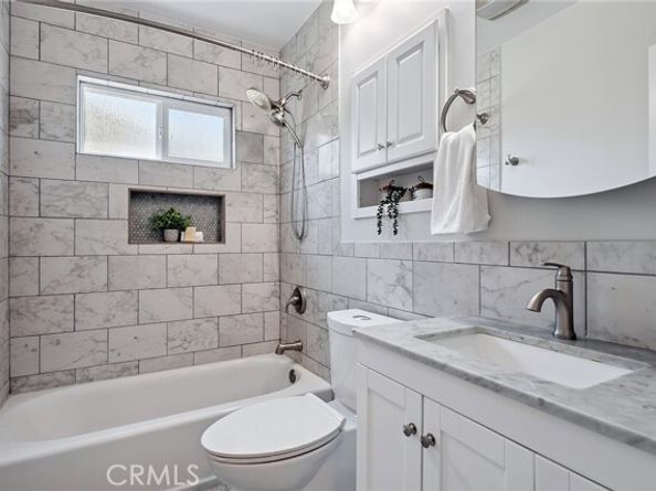 6451 Riverton Avenue, North Hollywood (los Angeles) CA 91606