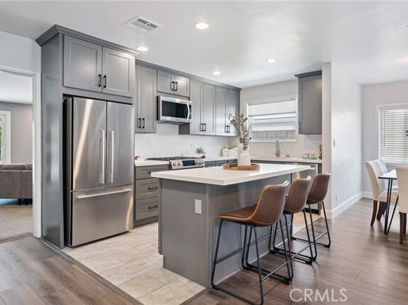 6451 Riverton Avenue, North Hollywood (los Angeles) CA 91606