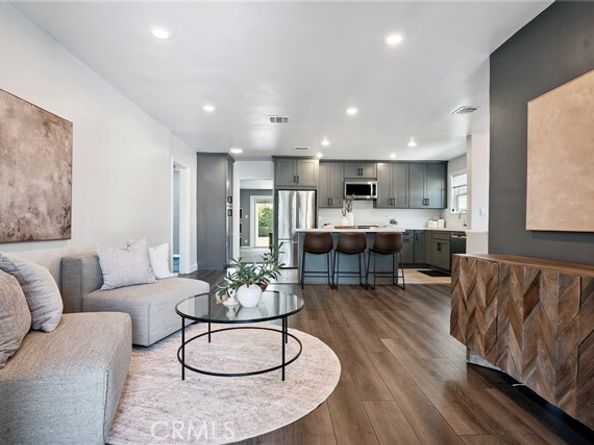 6451 Riverton Avenue, North Hollywood (los Angeles) CA 91606