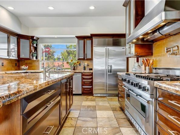 4532 Del Moreno Drive, Woodland Hills (los Angeles) CA 91364
