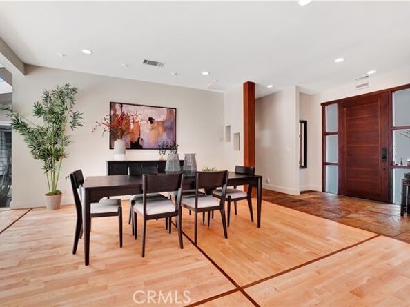 4532 Del Moreno Drive, Woodland Hills (los Angeles) CA 91364