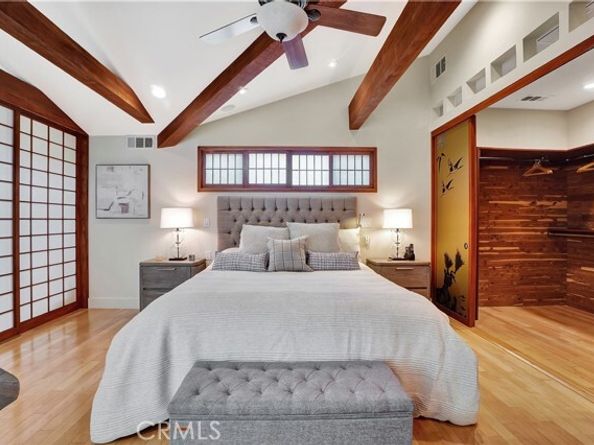 4532 Del Moreno Drive, Woodland Hills (los Angeles) CA 91364
