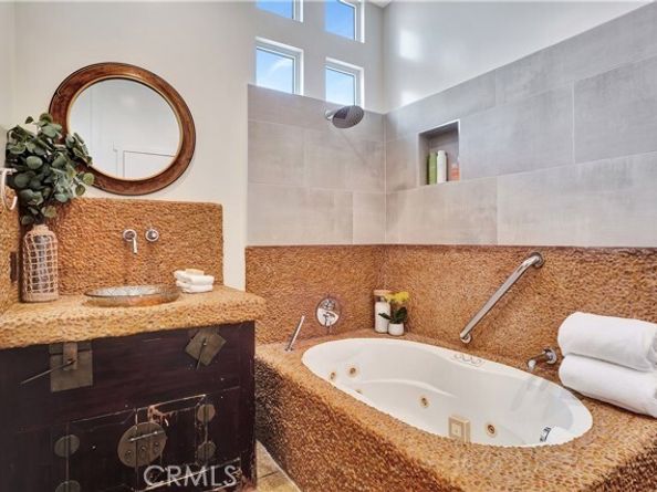 4532 Del Moreno Drive, Woodland Hills (los Angeles) CA 91364