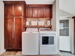 4532 Del Moreno Drive, Woodland Hills (los Angeles) CA 91364