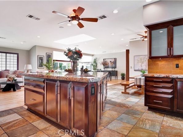 4532 Del Moreno Drive, Woodland Hills (los Angeles) CA 91364