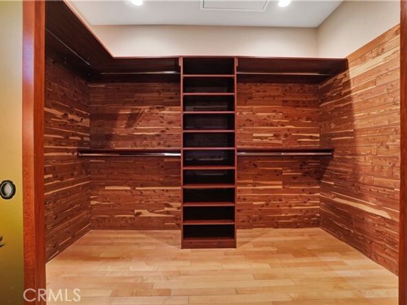4532 Del Moreno Drive, Woodland Hills (los Angeles) CA 91364
