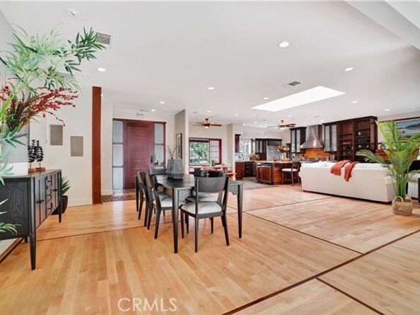 4532 Del Moreno Drive, Woodland Hills (los Angeles) CA 91364