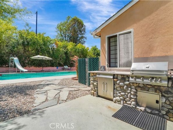 4532 Del Moreno Drive, Woodland Hills (los Angeles) CA 91364