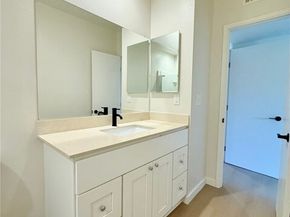 19545 Sherman Way 99, Reseda (los Angeles) CA 91335