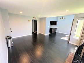 8575 Independence Avenue 11, Canoga Park (los Angeles) CA 91304