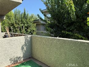 8575 Independence Avenue 11, Canoga Park (los Angeles) CA 91304