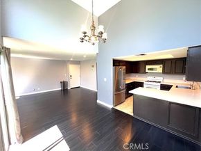 8575 Independence Avenue 11, Canoga Park (los Angeles) CA 91304