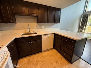 8575 Independence Avenue 11, Canoga Park (los Angeles) CA 91304