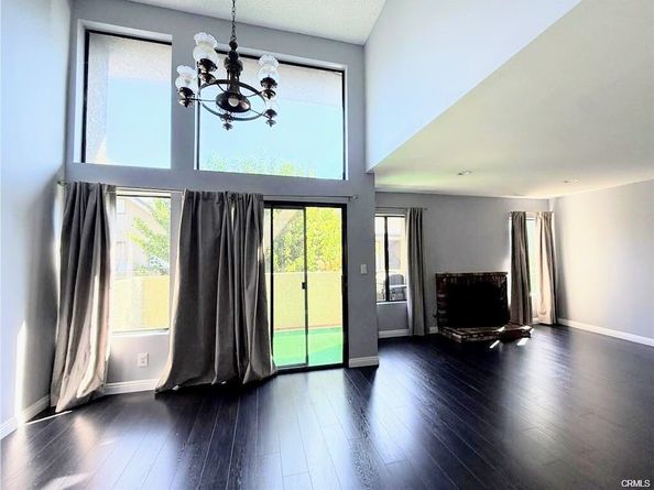 8575 Independence Avenue 11, Canoga Park (los Angeles) CA 91304