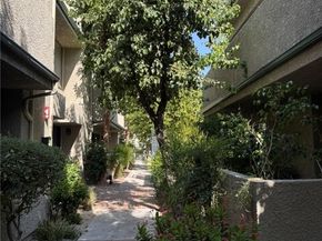 8575 Independence Avenue 11, Canoga Park (los Angeles) CA 91304