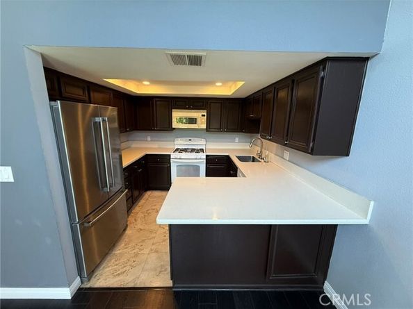 8575 Independence Avenue 11, Canoga Park (los Angeles) CA 91304