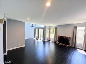 8575 Independence Avenue 11, Canoga Park (los Angeles) CA 91304