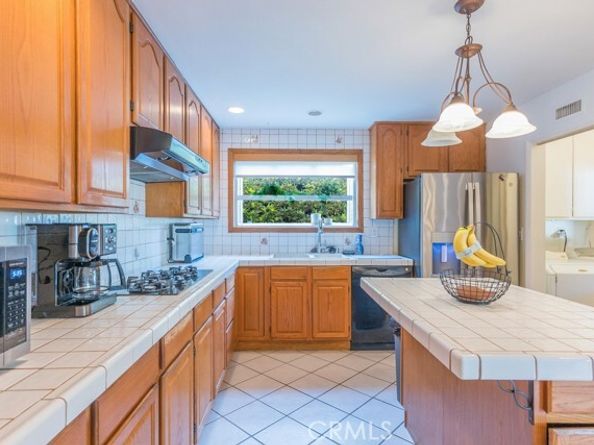 22437 Haynes Street, West Hills (los Angeles) CA 91307