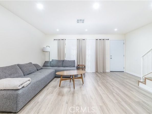 7422 Hazeltine Avenue 2, Van Nuys (los Angeles) CA 91405