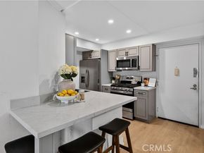5550 Owensmouth 123, Woodland Hills (los Angeles) CA 91367