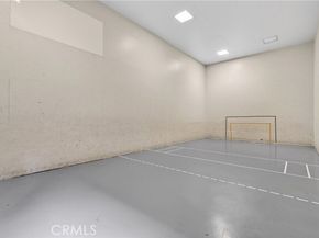 5550 Owensmouth 123, Woodland Hills (los Angeles) CA 91367