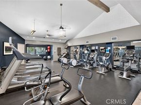 5550 Owensmouth 123, Woodland Hills (los Angeles) CA 91367