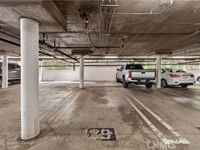 5550 Owensmouth 123, Woodland Hills (los Angeles) CA 91367