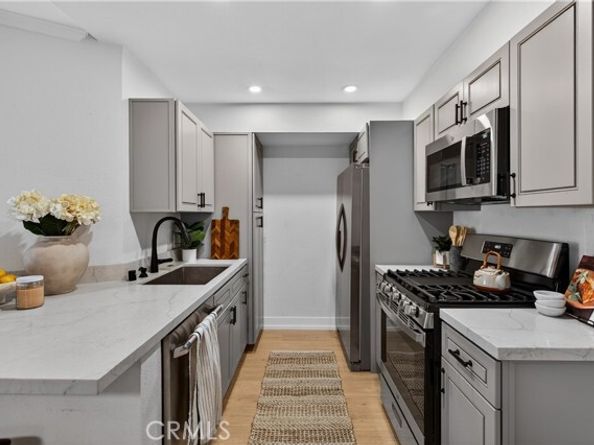 5550 Owensmouth 123, Woodland Hills (los Angeles) CA 91367