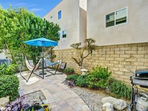 6840 De Celis 31, Los Angeles CA 91406