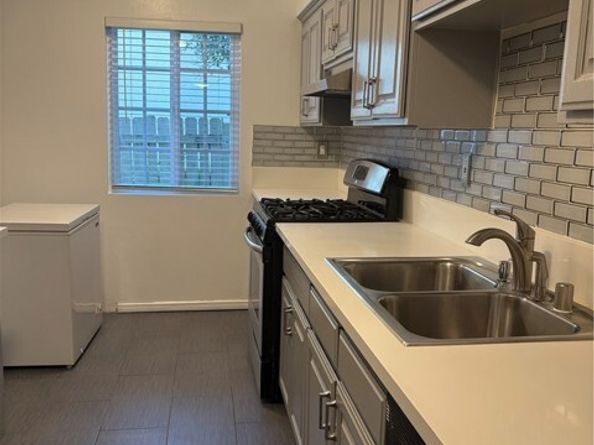 8105 Canby 4, Reseda (los Angeles) CA 91335