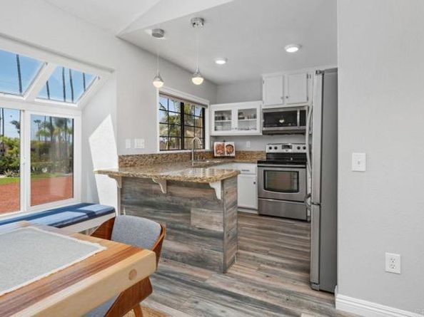 7319 Calle de Fuentes, Carlsbad CA 92009