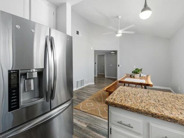 7319 Calle de Fuentes, Carlsbad CA 92009