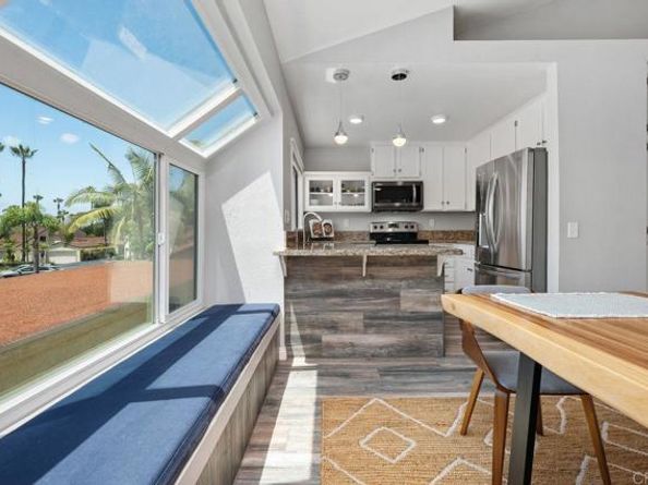 7319 Calle de Fuentes, Carlsbad CA 92009