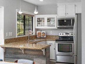 7319 Calle de Fuentes, Carlsbad CA 92009
