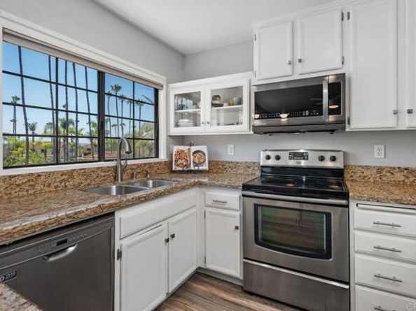 7319 Calle de Fuentes, Carlsbad CA 92009