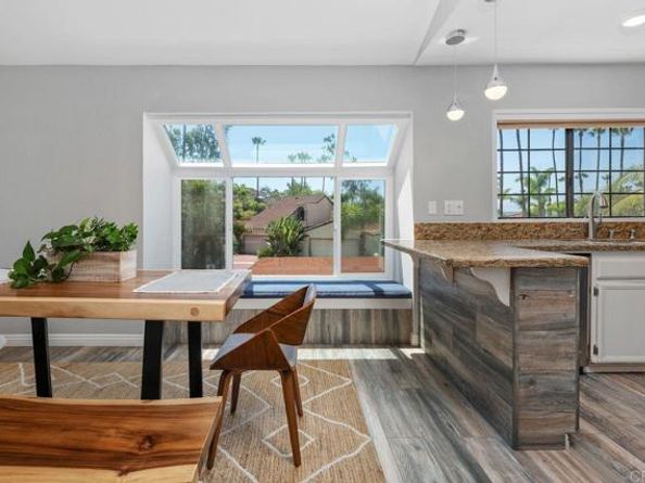 7319 Calle de Fuentes, Carlsbad CA 92009