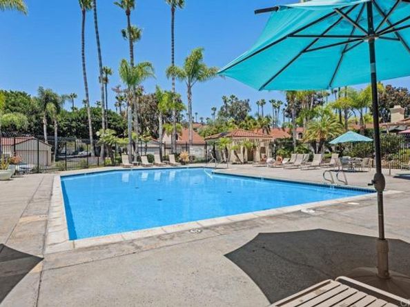 7319 Calle de Fuentes, Carlsbad CA 92009