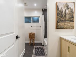 7247 Genesta Ave, Los Angeles CA 91406